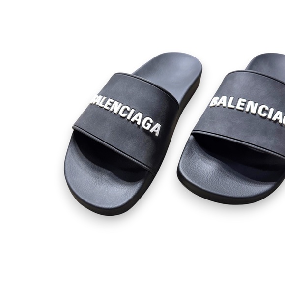 Balenciaga Flip Flops Logo-Detailed Rubber Slides - Picture 7 of 9